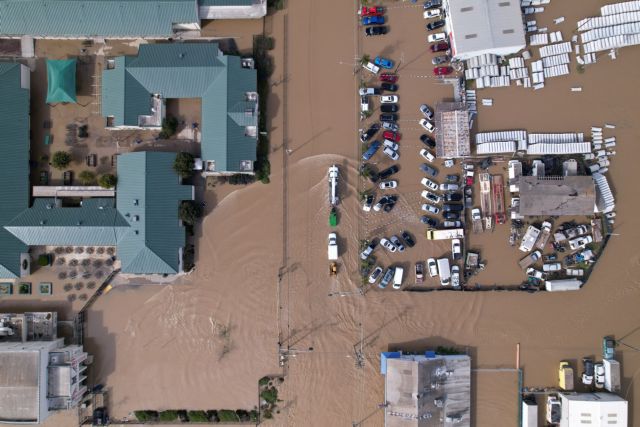 ΗΠΑ: «Διπλή καταιγίδα! Μία σε κάθε ακτή» – Πλημμύρες στην Καλιφόρνια και χιόνια στα βορειοανατολικά