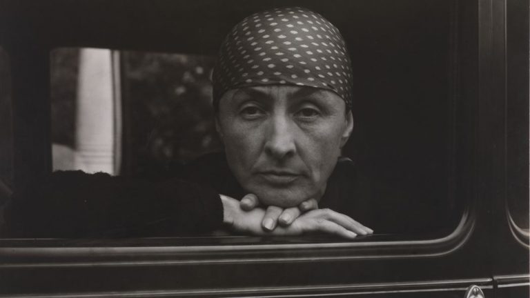 Τζόρτζια Ο’ Κιφ: Η ζωγράφος των χαρακτηριστικών άνθεων μισούσε τα λουλούδια