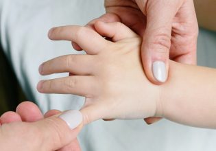 Ένα στα 1000 παιδιά πάσχει από νεανική ιδιοπαθή αρθρίτιδα