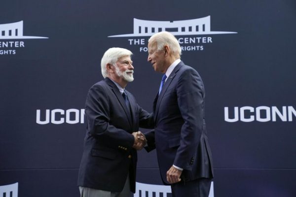 Ονδούρα: Επιτετραμμένος των ΗΠΑ μεταβαίνει στη χώρα μετά την έναρξη «επισήμων σχέσεων» με την Κίνα