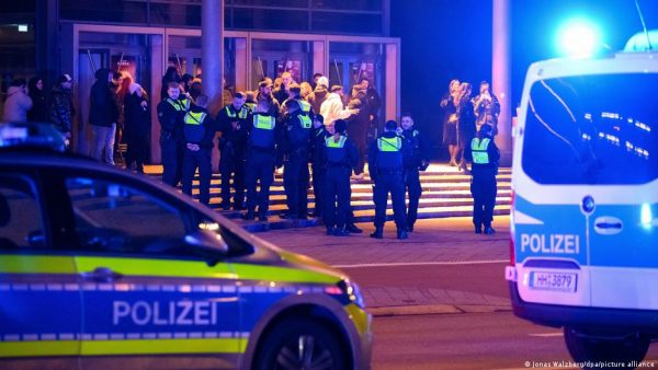 Σοκαριστικό: Τα κάνουν γυαλιά-καρφιά σε κινηματογράφους – Νέα τάση στο TikTok;