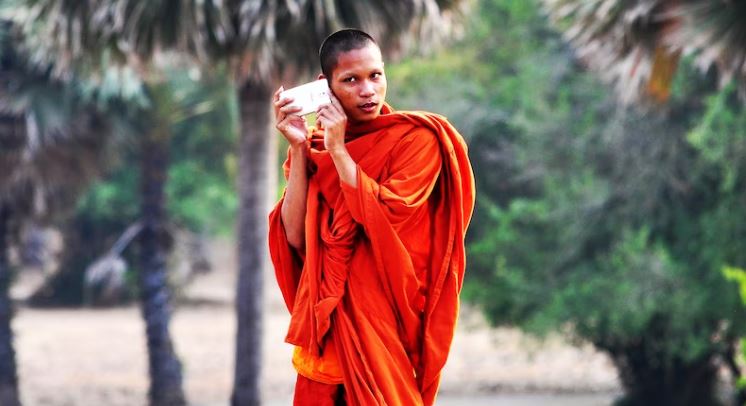 Οι viral μοναχοί του TikTok συγκρούονται με τις βουδιστικές αρχές