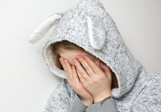 Αποκάλυψη MEGA: 13χρονη στη Λακωνία βιάστηκε και έμεινε έγκυος – Κακοποιήθηκε και μετά τον τοκετό