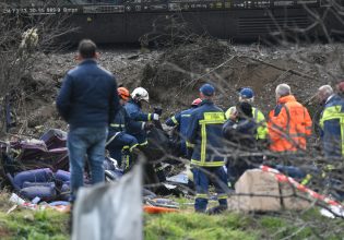 Τέμπη: «Βρήκα ένα βρεφικό κάθισμα και…» – Συγκλονίζει διασώστης