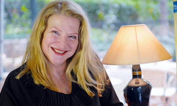 Έλενα Κρίτα: Γελούσαμε πολύ στα γυρίσματα, δεν μπορούσαμε να προχωρήσουμε