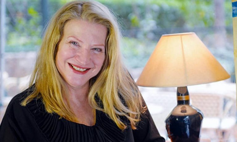 Έλενα Κρίτα: Γελούσαμε πολύ στα γυρίσματα, δεν μπορούσαμε να προχωρήσουμε