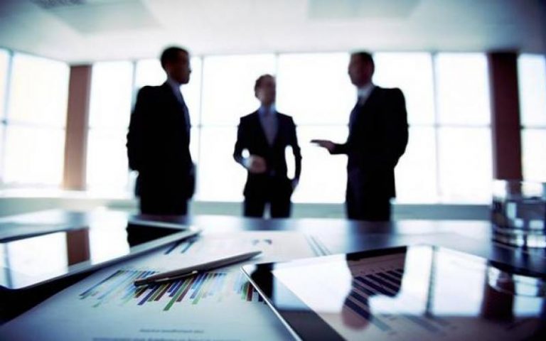 Ερευνα ΕΒΕΑ: Στο χείλος του γκρεμού 1 στις 3 επιχειρήσεις