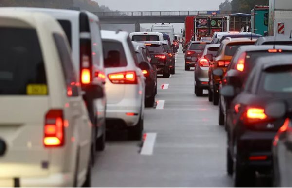 Γερμανία: Συγκροτεί συμμαχία εναντίον της κατάργησης των μηχανών εσωτερικής καύσης