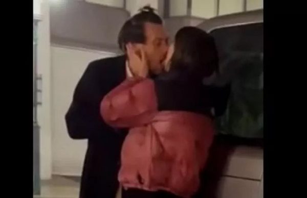 Χάρι Στάιλς και Έμιλι Ραταϊκόφσκι: Το δημόσιο παθιασμένο φιλί στο κέντρο του Τόκιο