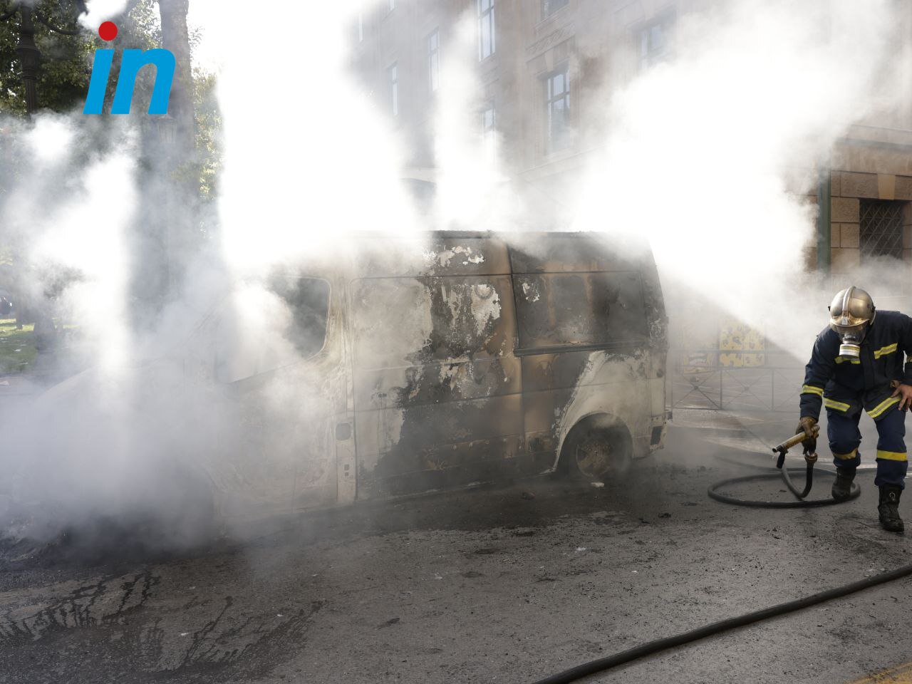 Τέμπη: Παρανάλωμα του πυρός βαν στην πορεία στο κέντρο της Αθήνας