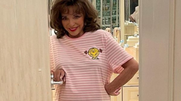 Η Τζόαν Κόλινς στα 89 της φοράει μαύρες ζαρτιέρες και ποζάρει στο Instagram