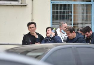 Τέμπη: Σκηνές αρχαίας τραγωδίας στο νοσοκομείο Λάρισας – Μάνα ψάχνει την κόρη της