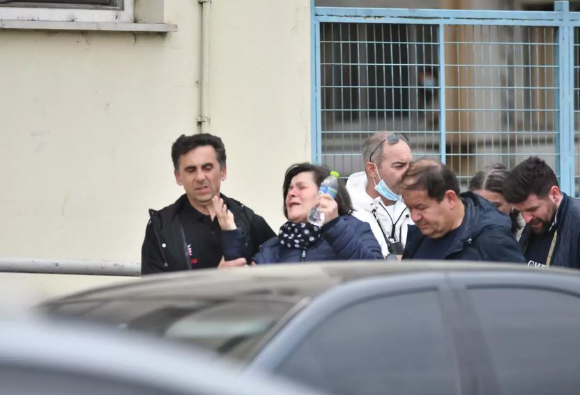 Τέμπη: Σκηνές αρχαίας τραγωδίας στο νοσοκομείο Λάρισας - Μάνα ψάχνει την κόρη της