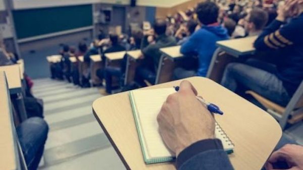 Οι «αιώνιοι» φοιτητές και το «ν+2»