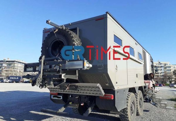 Θεσσαλονίκη: Οικογένεια μετέτρεψε φορτηγό σε σπίτι και ταξιδεύει