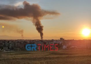 Μεγάλη φωτιά σε εγκαταλελειμμένο εργοστάσιο στη Σίνδο