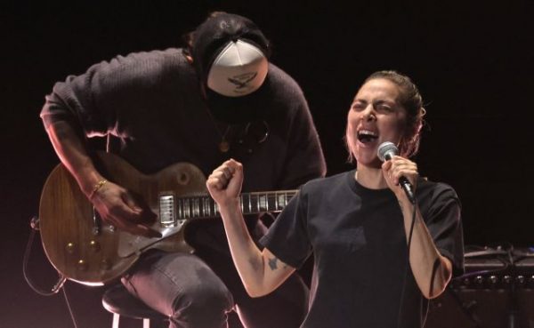 Lady Gaga: Η ανατριχιαστική ερμηνεία της στα Όσκαρ που έκανε το κοινό να υποκλιθεί