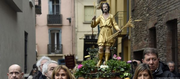 Νότια Γαλλία: Λιτανείες και προσευχές για να βρέξει – Επιστροφή στον Μεσαίωνα