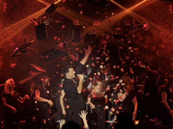 Ο Θοδωρής Φέρρης ξεσήκωσε τη Θεσσαλονίκη για 4 μήνες – Την αποχαιρετά με τέσσερα μεγάλα πάρτυ