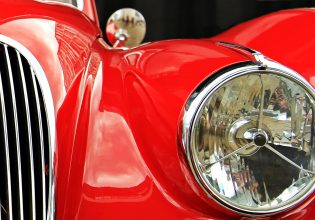 Πώς να ξεθαμπώσετε τους προβολείς του αυτοκινήτου σας άμεσα και με ελάχιστο κόστος