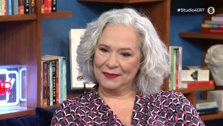 Μελίνα Κανά: «Έπαθα έμφραγμα στη σκηνή, έβγαλα όλο το πρόγραμμα και μετά από δυο μέρες με έβαλαν στην εντατική»