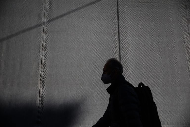 Κοροναϊός: 82 θάνατοι την τελευταία εβδομάδα – 1 σοβαρό κρούσμα από γρίπη