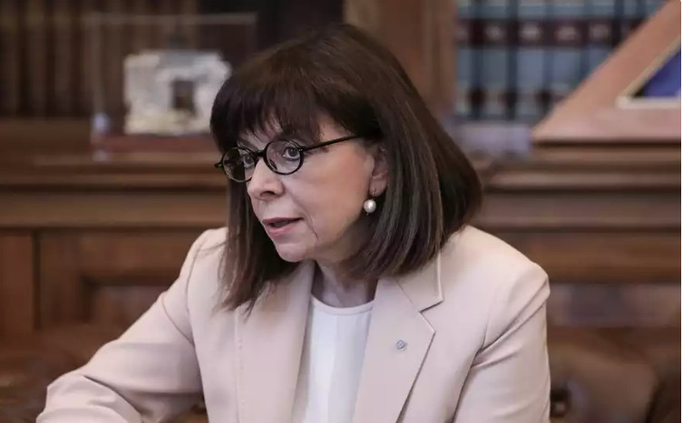 Επίθεση στον Βαρουφάκη: Καταδικάζει η Πρόεδρος της Δημοκρατίας – «Η βία δεν έχει θέση στη δημοκρατία μας»