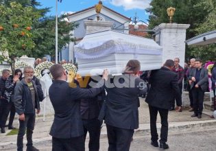 Τέμπη: Θρήνος στην κηδεία της Ελπίδας Χούπα