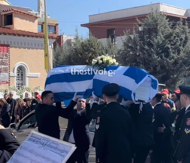 Τέμπη: Οδύνη στην κηδεία του Νικήτα και της Καλλιόπης στην Καλαμαριά