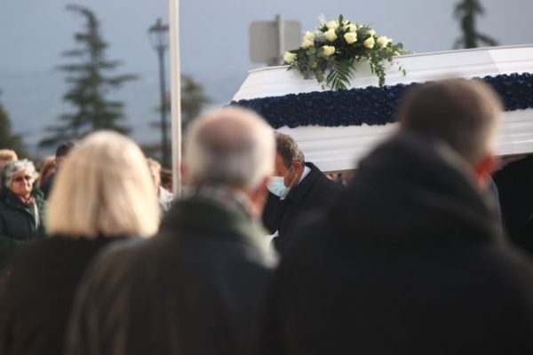 Τέμπη: Αβάσταχτος πόνος στην κηδεία του 28χρονου Σωτήρη