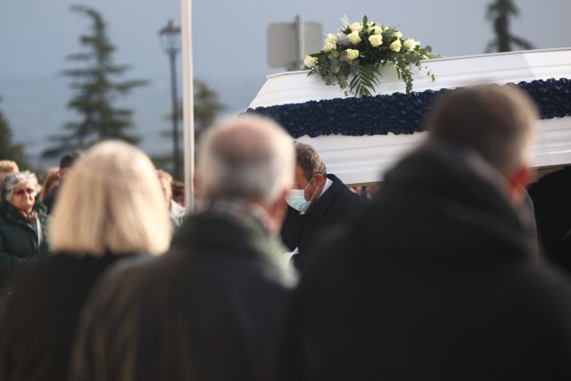 Τέμπη: Αβάσταχτος πόνος στην κηδεία του 28χρονου Σωτήρη