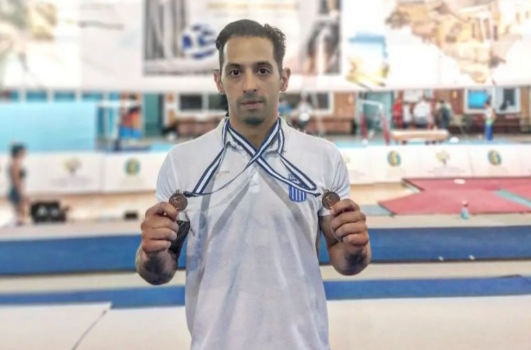 Τέμπη: Ο πρωταθλητής των κρίκων Χριστόφορος Κωνσταντινίδης έχασε τη μητέρα του στο δυστύχημα – «Αυτή η χώρα τη σκότωσε, δεν ήταν ατύχημα»