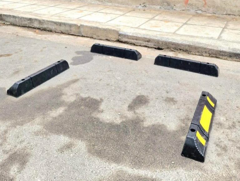 Τι είναι οι κίτρινοι «σηματοδότες» που τοποθετούνται γύρω από τους κάδους απορριμμάτων