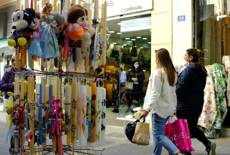 Πόσο θα κοστίσουν τα δώρα για τα βαφτιστήρια φέτος το Πάσχα