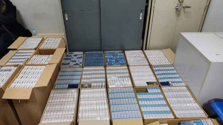 Συνελήφθησαν 2 άτομα με 11.152 λαθραία καπνικά προϊόντα