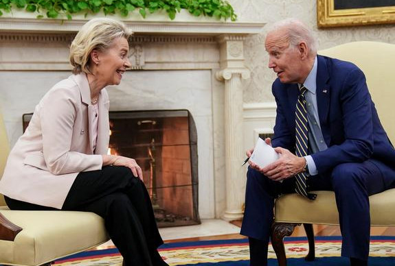 Φον ντερ Λάιεν: Επιμένει στις θέσεις της για την Κίνα παρά τις… ευρωπαϊκές αντιδράσεις