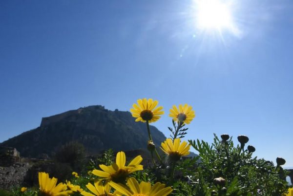 Καιρός: Λιακάδα και άνοδος της θερμοκρασίας την Κυριακή