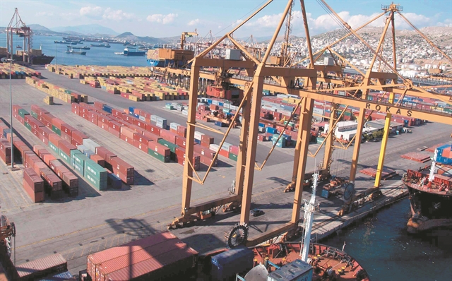 Εμπορεύματα: Αποκομμένα και τα λιμάνια λόγω Τεμπών