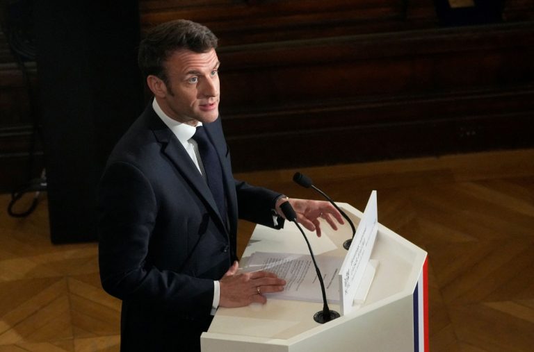 Γαλλία: Πέρασε η μεταρρύθμιση του συνταξιοδοτικού του Εμανουέλ Μακρόν
