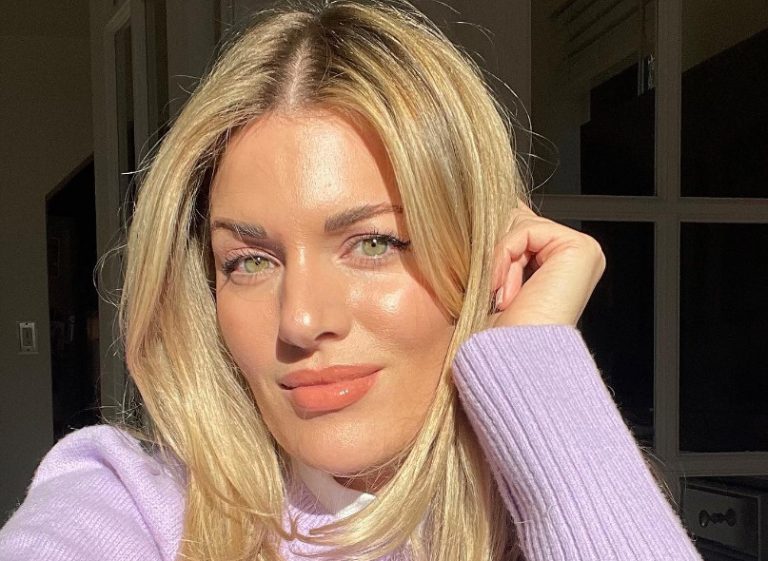 «Πιο εύκολο να είσαι single»: Η 37χρονη influencer αποφάσισε να ζήσει… me-moon