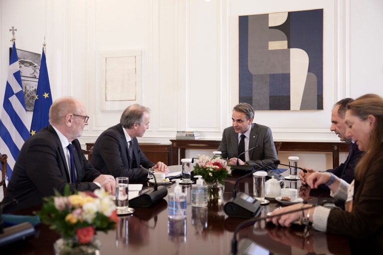 Τέμπη: Στο Μαξίμου η πρώτη συνάντηση Μητσοτάκη με την ευρωπαϊκή αποστολή για το σιδηρόδρομο