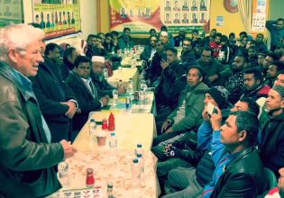 Μάκης Μπαλαούρας: Μοίρασε υποσχέσεις στους εργάτες γης της Μανωλάδας – «Θα τα αλλάξουμε όλα»