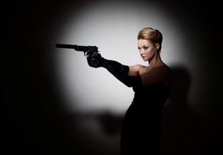 Κατασκοπία: Οι γυναίκες κατάσκοποι «κερδίζουν» τους άνδρες και όχι επειδή… φορούν τακούνια