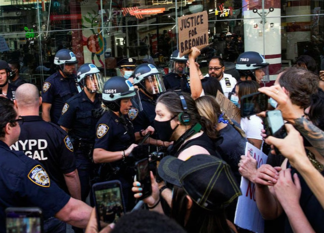Νέα Υόρκη: Ο δήμος θα αποζημιώσει με χιλιάδες δολάρια διαδηλωτές-θύματα αστυνομικής βίας
