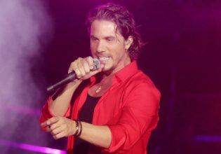 Νίκος Οικονομόπουλος: Η αντίδρασή του όταν έσκασε πανέρι με λουλούδια στο πρόσωπό του