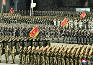 Βόρεια Κορέα: 800.000 πολίτες προσφέρθηκαν να καταταγούν για να πολεμήσουν τις ΗΠΑ