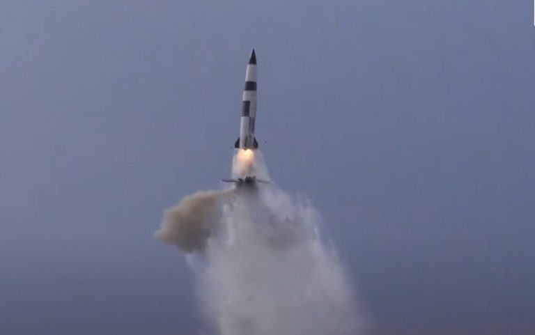 Βόρεια Κορέα: Απαντά με βαλλιστικούς πυραύλους στα γυμνάσια ΗΠΑ – Ν. Κορέας