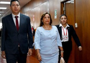 Περού: Κατέθεσε στην ανακρίτρια η πρόεδρος Μπολουάρτε για τους δεκάδες θανάτους στις διαδηλώσεις