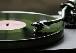 Βινύλιο: Οι πωλήσεις δίσκων ξεπέρασαν τα CD στις ΗΠΑ