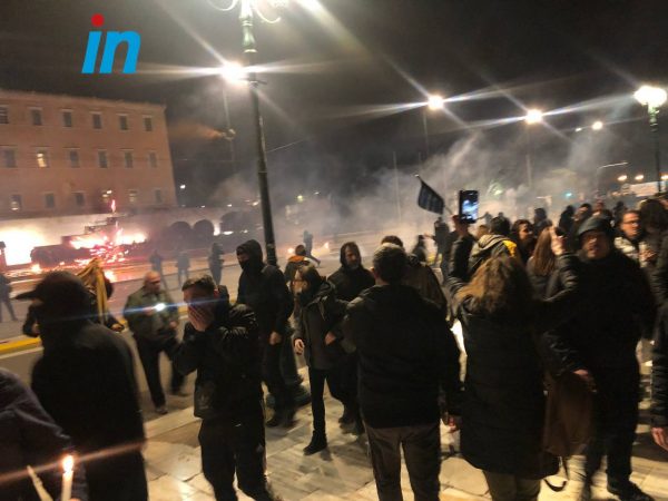 Σύνταγμα: Εκτεταμένα επεισόδια στη διαμαρτυρία για τα Τέμπη